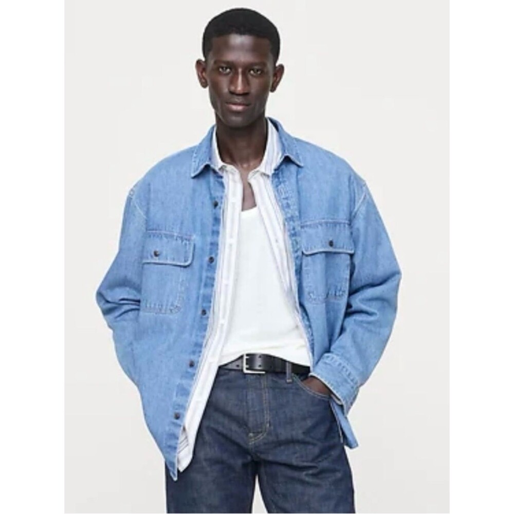 NWT Banana Republic Two Pocket Denim Relaxed Fit Button Down Overshirt Large